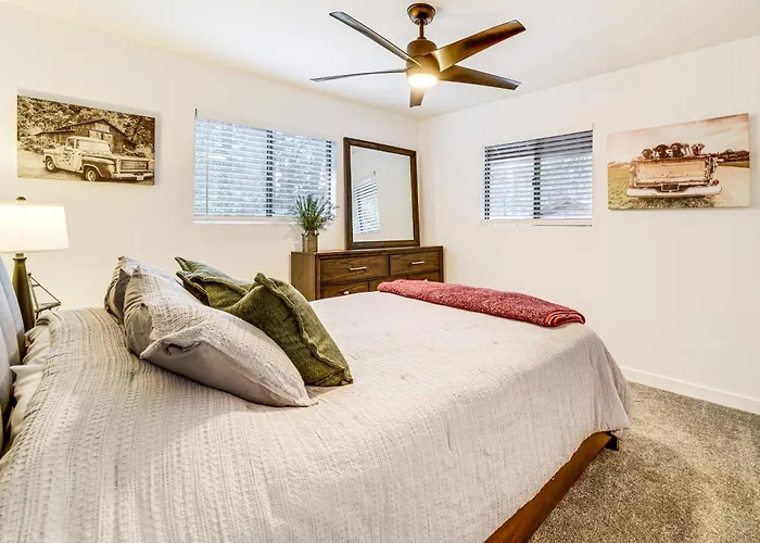 Oasis W/ Hiking Access & Fire Pit Holiday home *