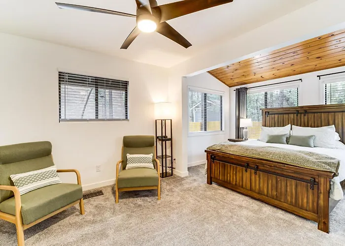 Oasis W/ Hiking Access & Fire Pit Holiday home